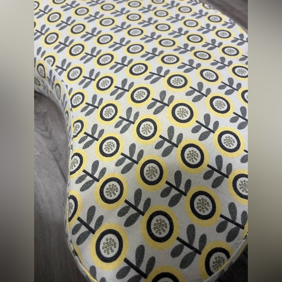 My Brestfriend Breastfeeding pillow - gently used - Picture 3 of 4